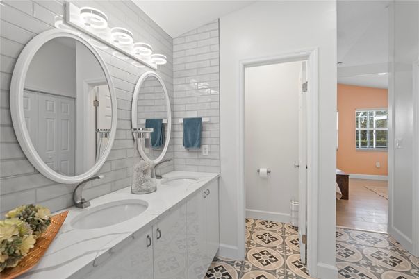 Bathroom, Dual Sink Vanities, Interior, Wood Texture Flooring