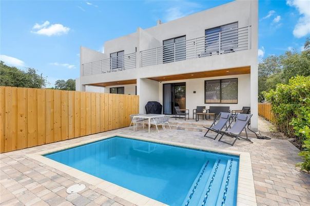Exterior, Pool