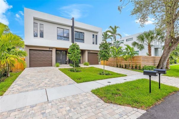 Attached, Backyard, Exterior, Facade, Modern