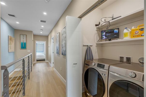 Interior, Recessed Lighting, Washer, Wood Texture Flooring