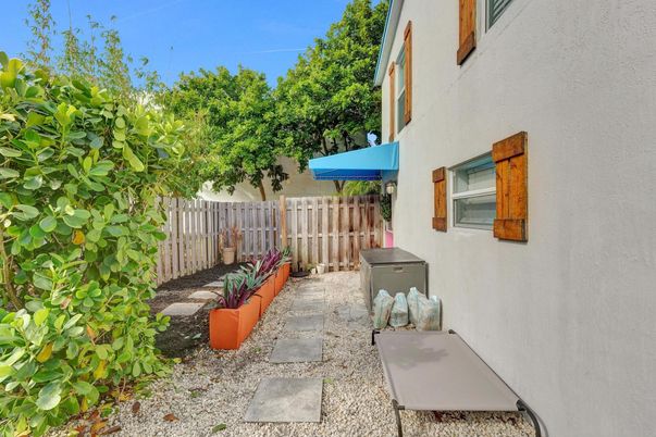 Backyard, Exterior