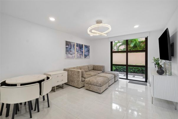 Dining room, Interior, Living room, Pendant Lights, Recessed Lighting