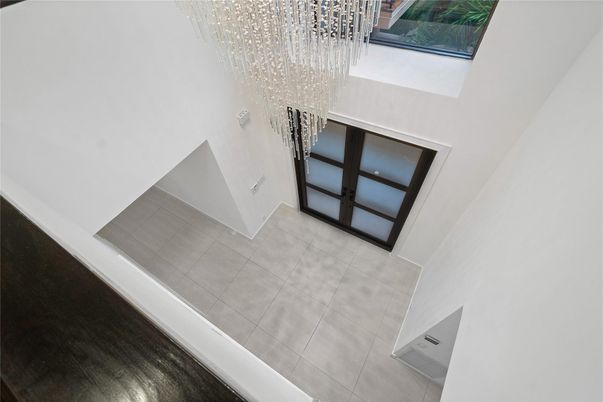 Chandelier, Interior