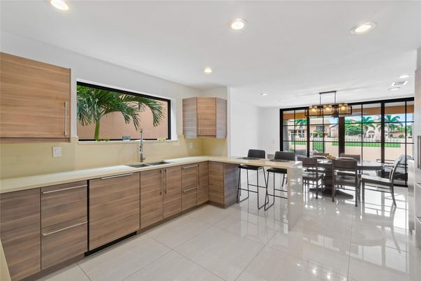 Dining room, Interior, Pendant Lights, Recessed Lighting