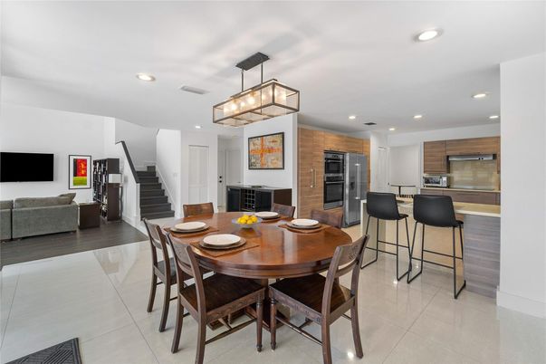 Dining room, Interior, Kitchen, Pendant Lights, Recessed Lighting, Stainless Steel Appliances
