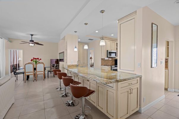 Dining room, Interior, Kitchen, Pendant Lights, Recessed Lighting, Stainless Steel Appliances