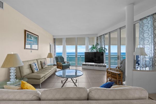 Interior, Living room, Water