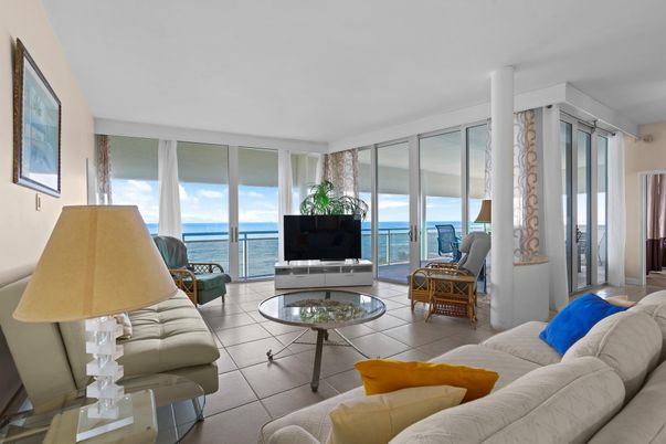 Interior, Living room, Water