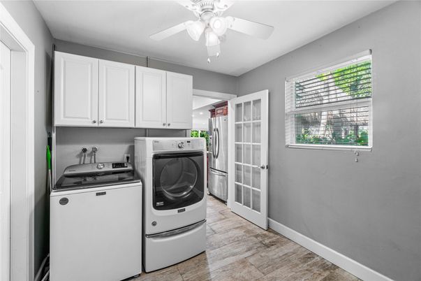 Interior, Kitchen, Washer, Wood Texture Flooring