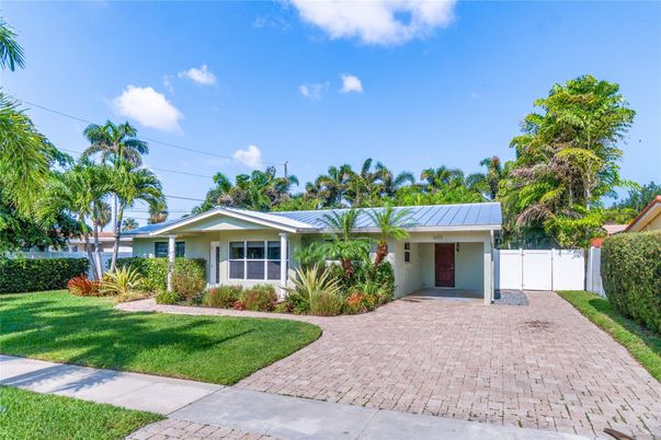Backyard, Exterior, Facade, Ranch