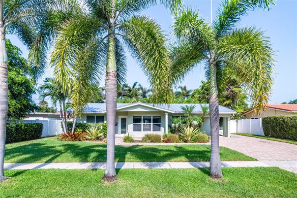 Backyard, Exterior, Facade, Ranch