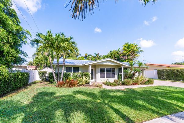 Backyard, Exterior, Facade, Ranch