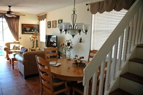 Chandelier, Dining room, Interior, Living room