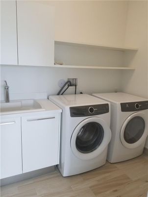 Interior, Washer, Wood Texture Flooring