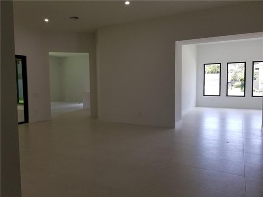 Empty room, Interior, Recessed Lighting