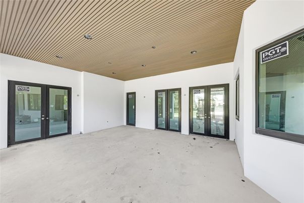 Empty room, Interior