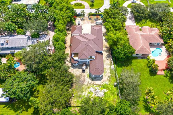 Exterior, Drone