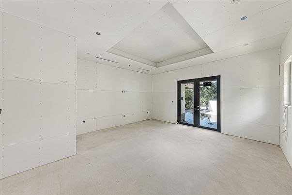 Empty room, Interior