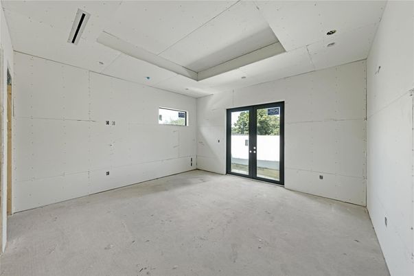 Empty room, Interior