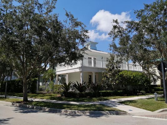 Exterior, Facade, Mediterranean