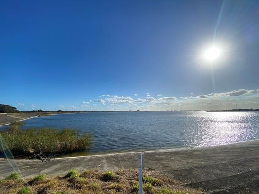 Exterior, Lake