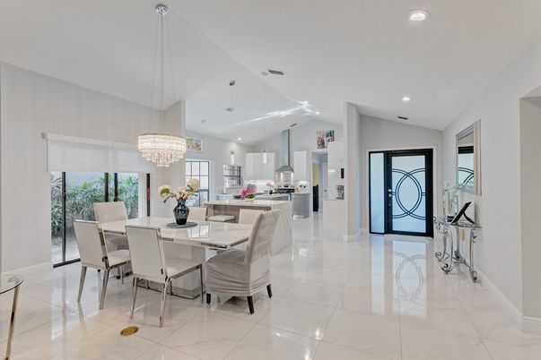 Chandelier, Dining room, Interior, Kitchen, Marble, Recessed Lighting