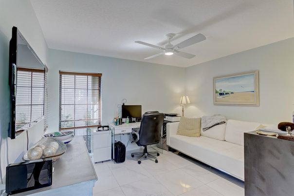 Home Office, Interior
