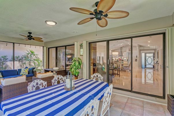 Dining room, Interior, Recessed Lighting