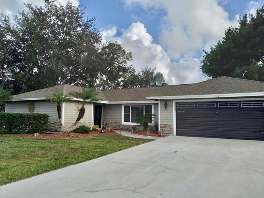 Attached, Exterior, Facade, Ranch