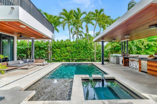 Exterior, Pool