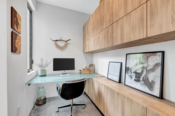 Home Office, Interior