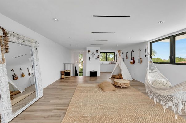 Interior, Recessed Lighting, Wood Texture Flooring