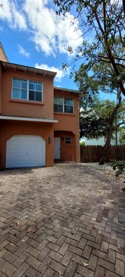 Attached, Exterior, Facade, Modern