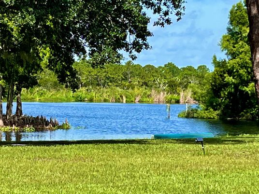 Exterior, Lake