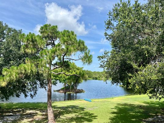Exterior, Lake