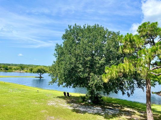 Exterior, Lake