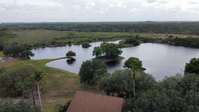 Exterior, Lake