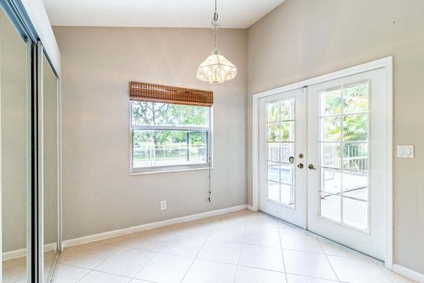 Empty room, Interior, Pendant Lights