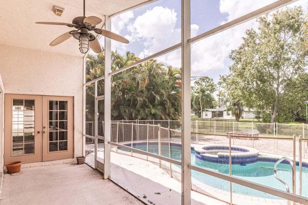 Interior, Pool, Sun Room