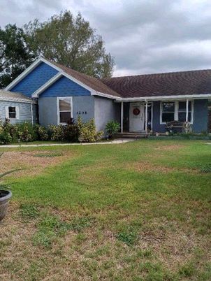 Backyard, Exterior, Facade, Ranch