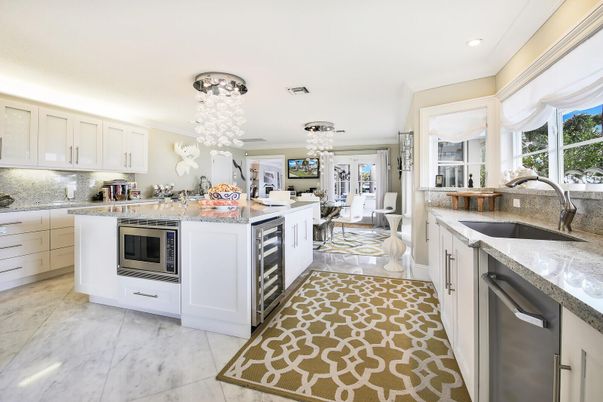 Chandelier, Dining room, Interior, Kitchen, Pendant Lights, Recessed Lighting, Stainless Steel Appliances