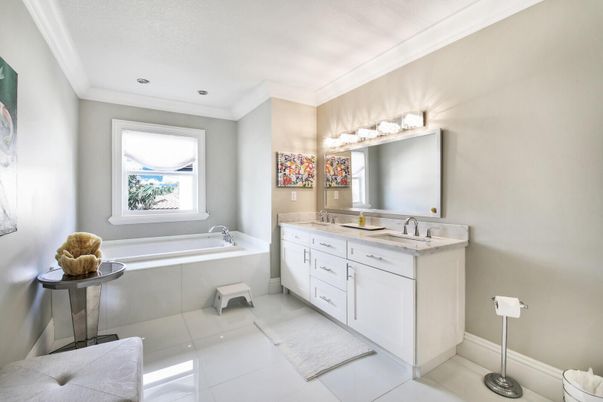 Bathroom, Dual Sink Vanities, Interior, Recessed Lighting