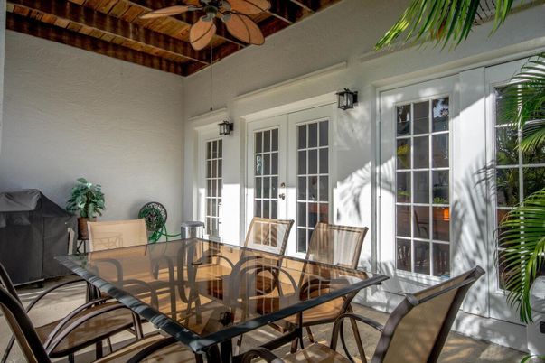 Dining room, Exterior