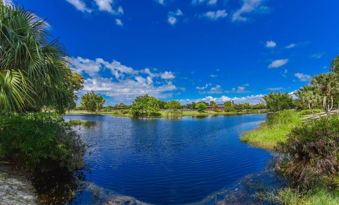 Exterior, Lake