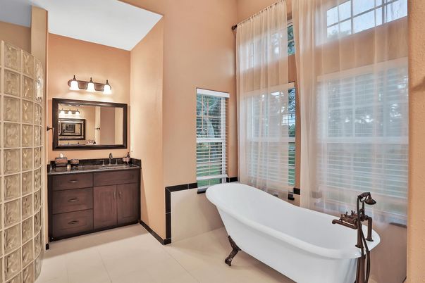 Bathroom, Free Standing Baths, Interior