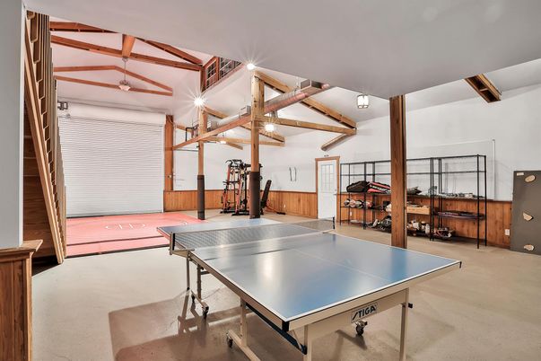 Game Room, Interior