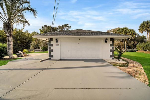 Detached Garage, Exterior