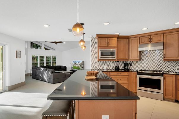 Interior, Kitchen, Living room, Pendant Lights, Recessed Lighting, Stainless Steel Appliances
