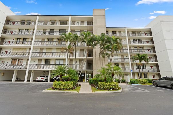 Exterior, Facade, Condo Building