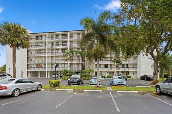 Exterior, Facade, Condo Building